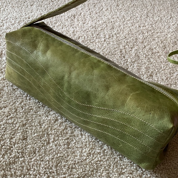 Rachel Lynn Soft Genuine Leather Green Purse/Shoulder Bag With Silver Accents - Picture 6 of 17